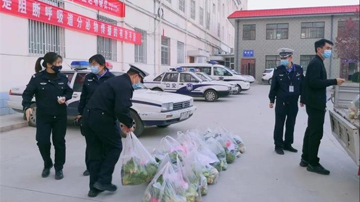 爱心助力 共克时艰 ——2028·体育官网养老为临洮抗疫一线工作人员送温暖