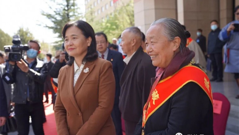 传承精华，，，让藏医药造福人民健康安全！！